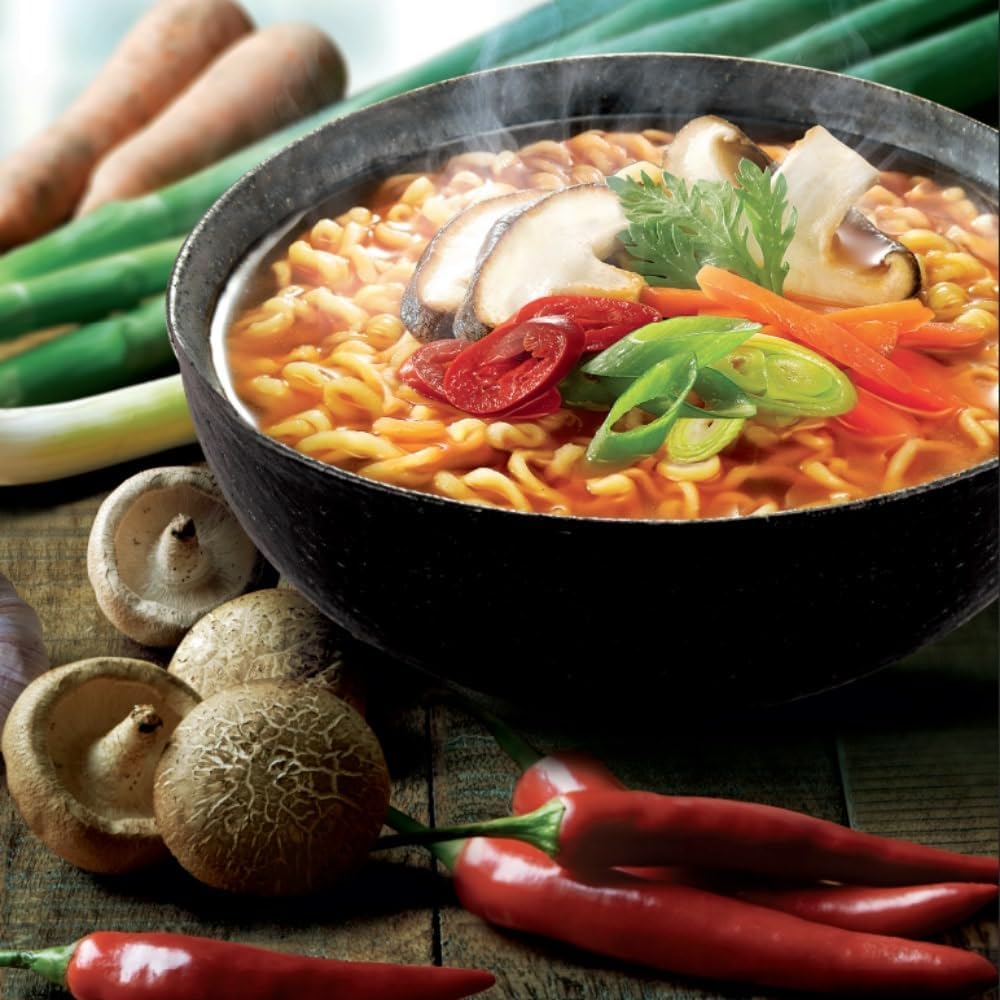 Nongshim Bowl Noodle Instant Soup – Spicy Chicken & Hot & Spicy Flavors (100g)